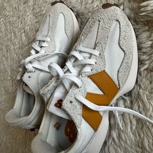New balance 327 women’s sneakers size 6 NWOB